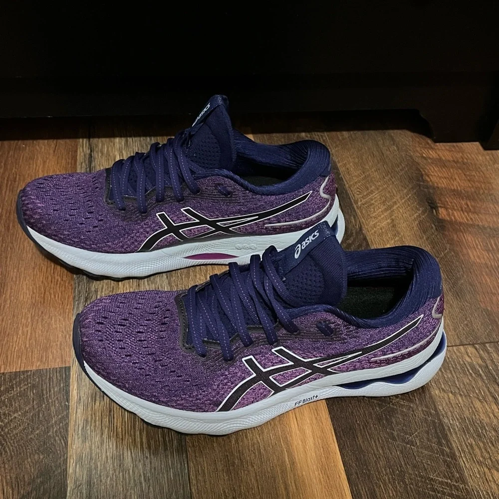 EUC Asics Women’s Gel-Nimbus 24 Purple/Light Blue Size 8.5 - Picture 2 of 12